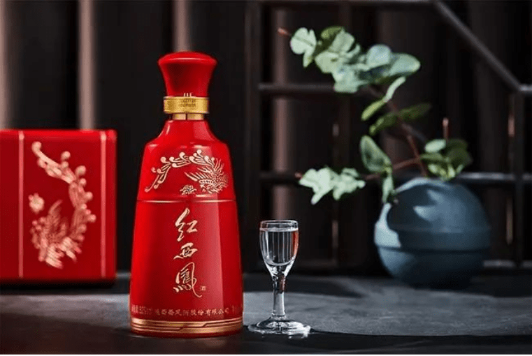 傳承與創(chuàng)新并行<strong></p>
<p>西鳳酒
</strong>，西鳳酒展現(xiàn)時(shí)代風(fēng)采:西鳳酒

