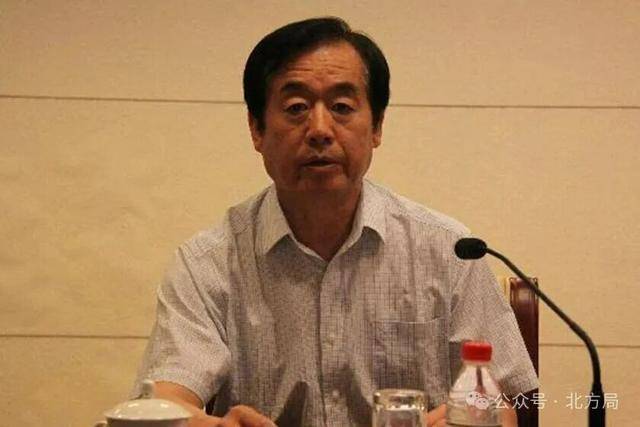 在中紀(jì)委任職30余年的副部級(jí)干部落馬<strong></p>
<p>西鳳酒
</strong>，曾任中央巡視組組長(zhǎng):西鳳酒
