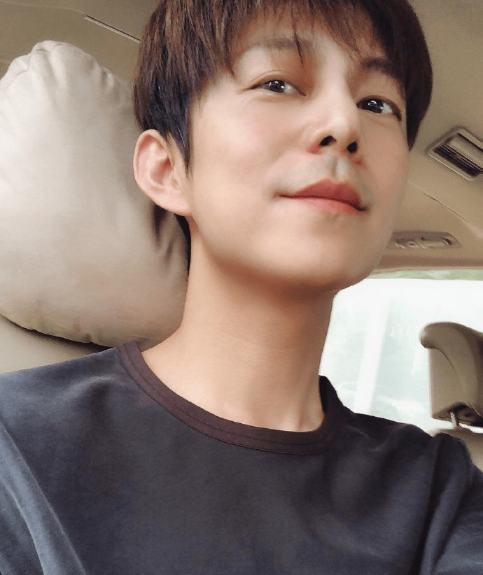 51歲何炅坦言：精力大不如前<strong></p>
<p>西鳳酒
</strong>，我現(xiàn)在特別痛苦，又近視又老花:西鳳酒
