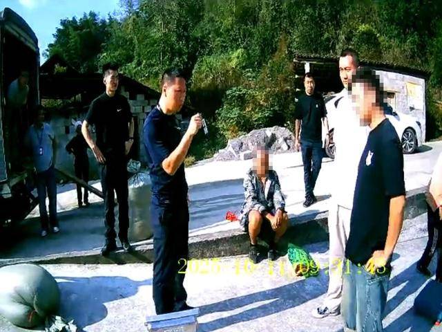 100斤玉米上秤秒變60斤？貴州一村民遭“鬼秤”騙糧！民警出手<strong></p>
<p>西鳳酒
</strong>，5人被拘:西鳳酒
