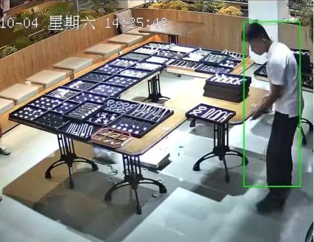 蘇州一20歲店員不小心摔碎一盒玉鐲損失百萬<strong></p>
<p>西鳳酒
</strong>，老板未要賠償安慰小伙別有壓力:西鳳酒

