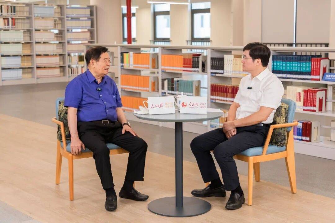 福耀玻璃：曹德旺辭去董事長(zhǎng)職務(wù)<strong></p>
<p>西鳳酒
</strong>，選舉曹暉為新董事長(zhǎng):西鳳酒
