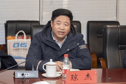 西藏：縣長瓊杰被查:西鳳酒
