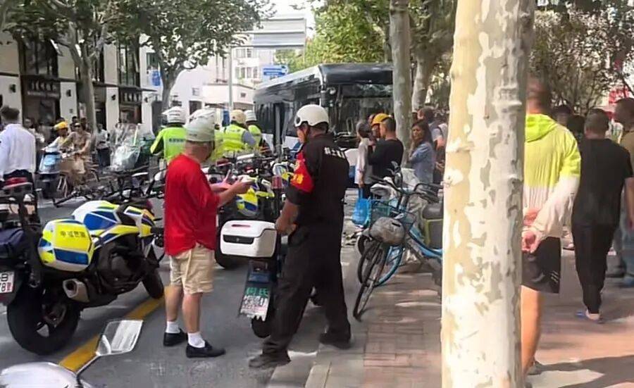 上海警方：葉某（男<strong></p>
<p>西鳳酒
</strong>，57歲）尋釁滋事，已被拘！:西鳳酒

