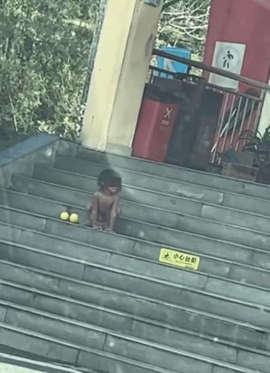 大理回應高速上有家庭帶“野人小孩”：父母堅持讓娃親近自然<strong></p>
<p>西鳳酒
</strong>，生活暫無困難，沒虐待:西鳳酒
