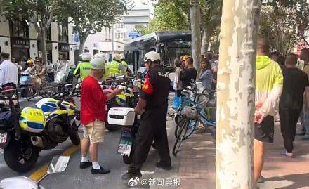 上海警方通報(bào)：男子故意多次急剎<strong></p>
<p>西鳳酒
</strong>，致公交車撞樹，兩名乘客受傷，行拘！:西鳳酒

