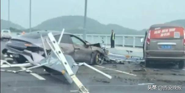 武漢一小米SU7失控撞倒護欄<strong></p>
<p>西鳳酒
</strong>，沖向對面車道，左前輪車軸斷裂輪胎脫落10米開外，小米回應:西鳳酒
