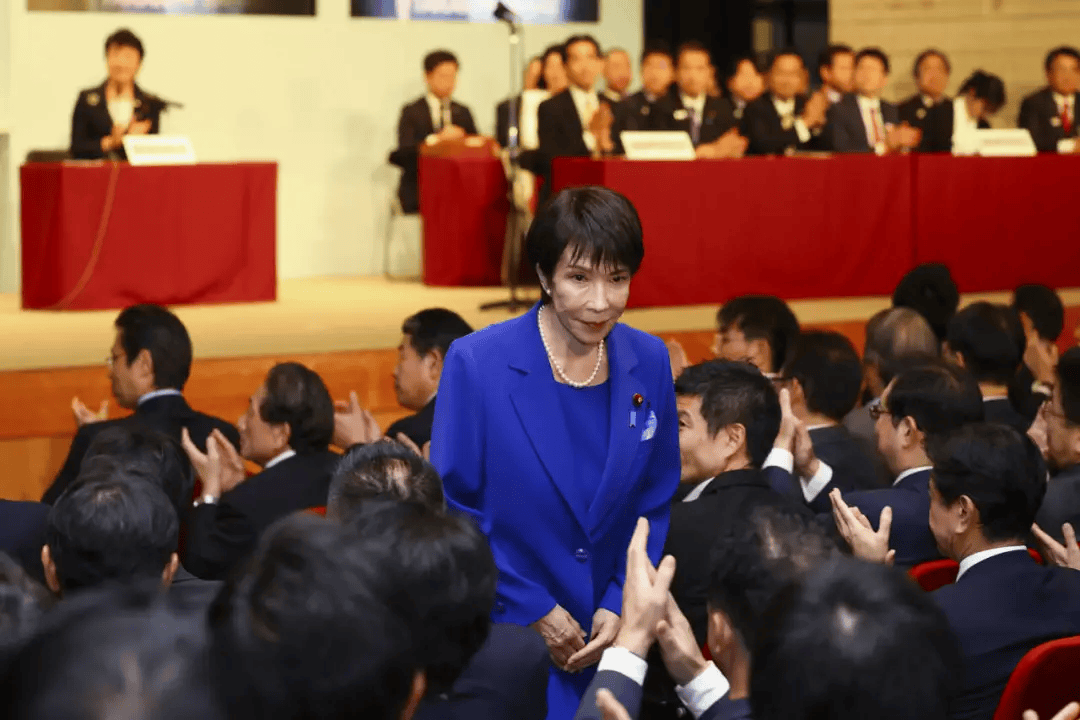 日本自民黨總裁高市早苗向靖國神社供奉“玉串料”（祭祀費）:西鳳酒
