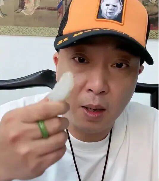 網(wǎng)紅“柴懟懟”被正式逮捕<strong></p>
<p>西鳳酒
</strong>，此前因抹黑胖東來(lái)被封號(hào):西鳳酒
