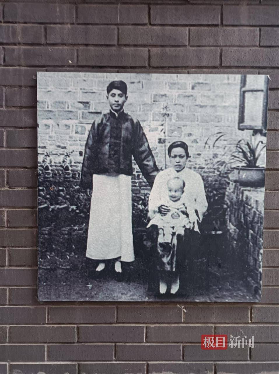 楊振寧逝世<strong></p>
<p>西鳳酒
</strong>，實(shí)探其出生地合肥四古巷：墻上掛著楊先生多幅照片，居民稱為他自豪:西鳳酒
