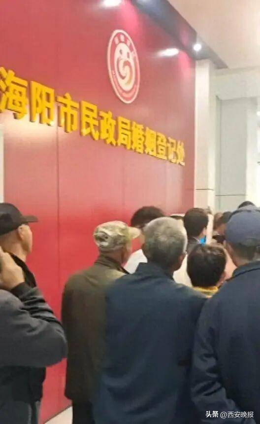 民政局回應(yīng)老人扎堆領(lǐng)結(jié)婚證<strong></p>
<p>西鳳酒
</strong>，沖上熱搜:西鳳酒

