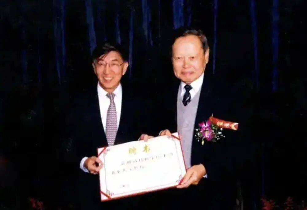 “大先生”千古<strong></p>
<p>西鳳酒
</strong>，楊振寧的一生:西鳳酒
