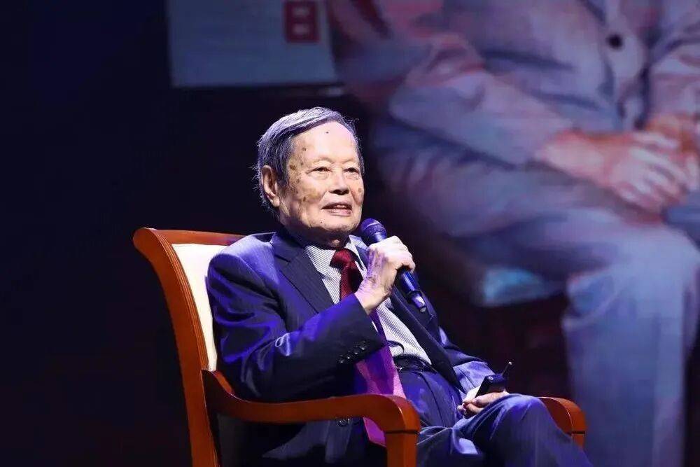 “大先生”千古<strong></p>
<p>西鳳酒
</strong>，楊振寧的一生:西鳳酒

