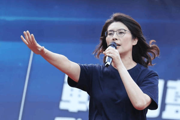 當(dāng)選國(guó)民黨主席<strong></p>
<p>西鳳酒
</strong>，鄭麗文發(fā)聲:西鳳酒
